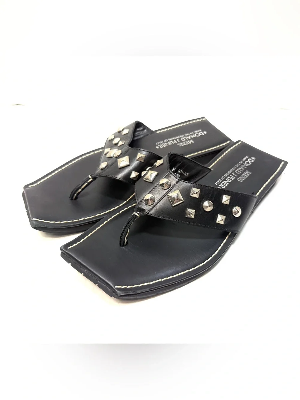 NEW Donald J Pliner Men’s Black Leather Metal Pyramid Studs Thong Sandal Size 9M